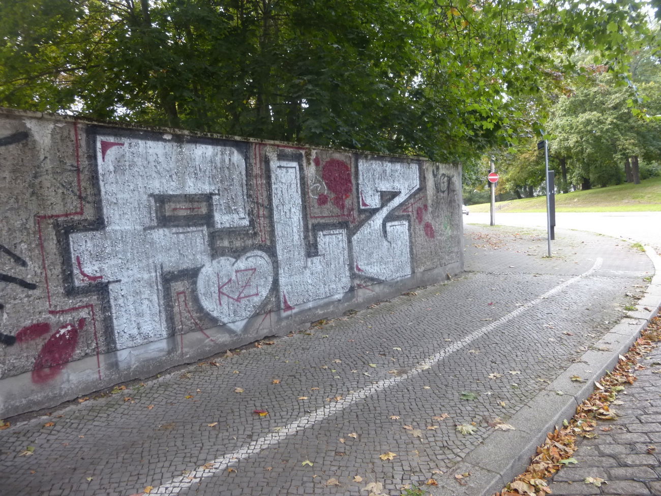 Graffiti Bombing in Magdeburg - Photo by Candyflip - flz, kz