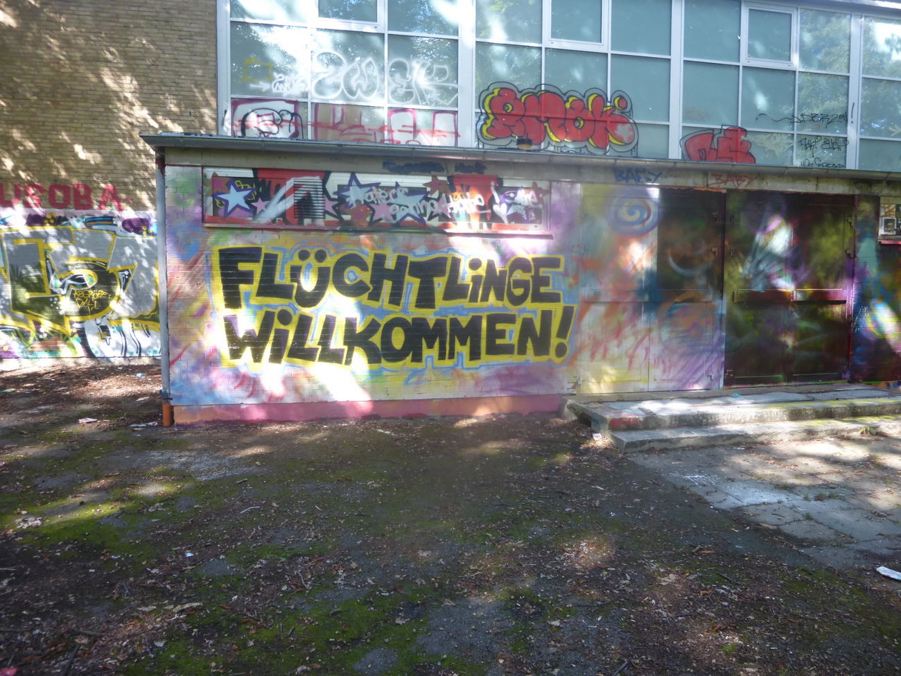 Graffiti Wall - Photo by Candyflip - antifa, refugees, welcome (2015)