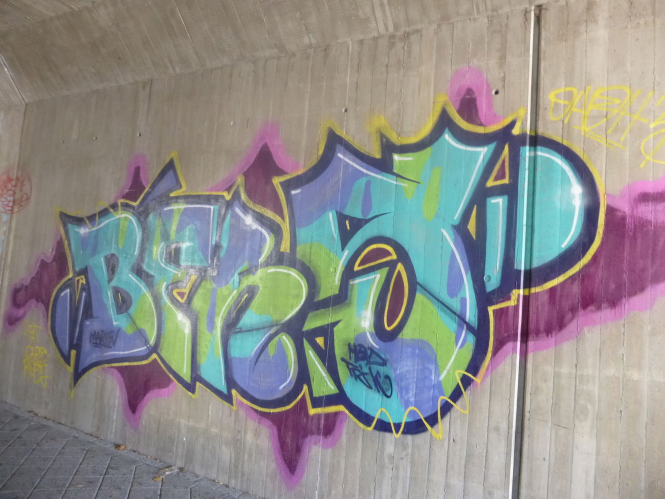 Graffiti Bombing in Magdeburg - Photo by Candyflip - bens, oo, ohoh