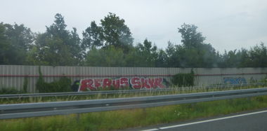 Graffiti Bombing in Braunschweig - Photo by Candyflip - rebus, skyr, bf