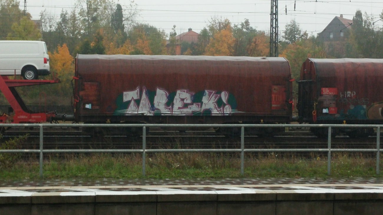 Graffiti Train - Photo by Candyflip - tarek
