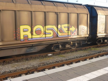 Graffiti Train - Photo by Candyflip - rosie