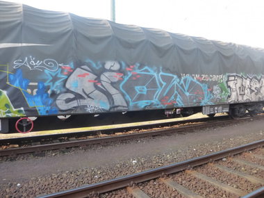 Graffiti Train - Photo by Candyflip - diol