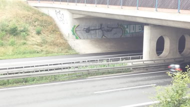 Graffiti Bombing in Deutschland - Photo by Candyflip - ce, ce, crew