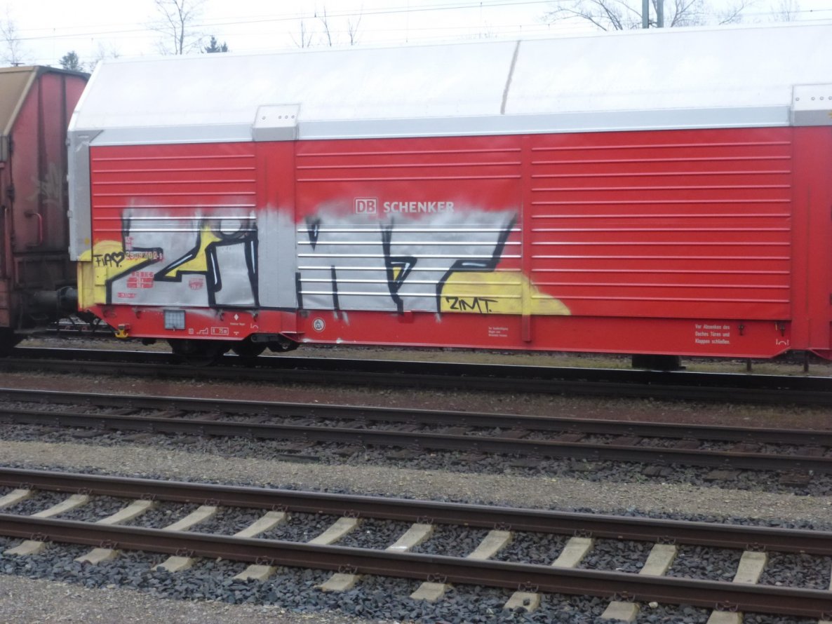 Graffiti Train - Photo by Candyflip - zimt