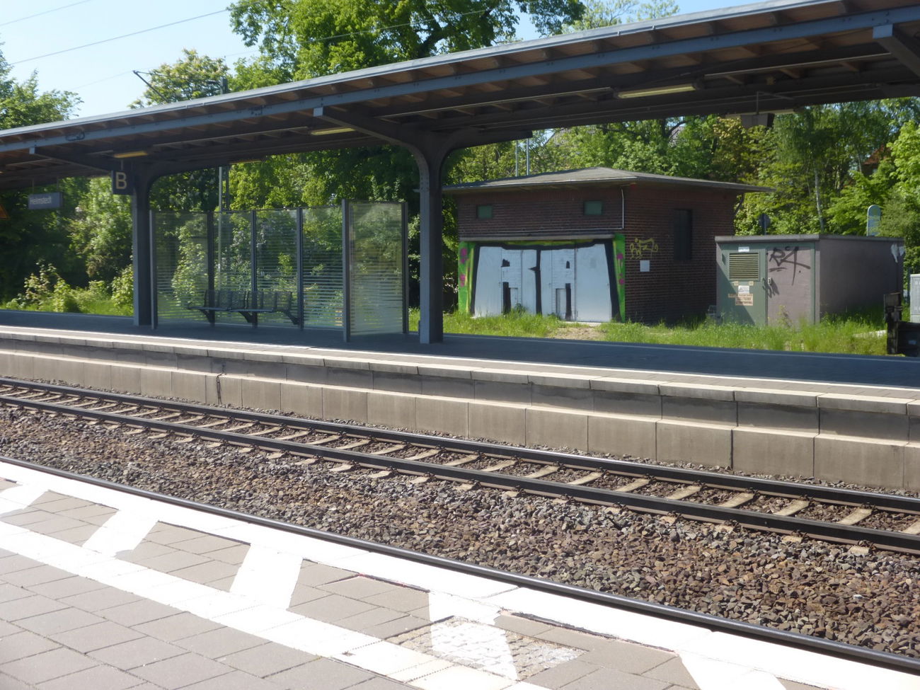 Graffiti Bombing - Photo by Candyflip - ra