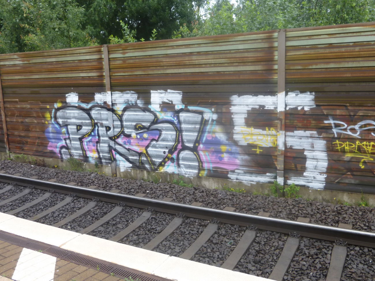 Graffiti Bombing in Deutschland - Photo by Candyflip - prs