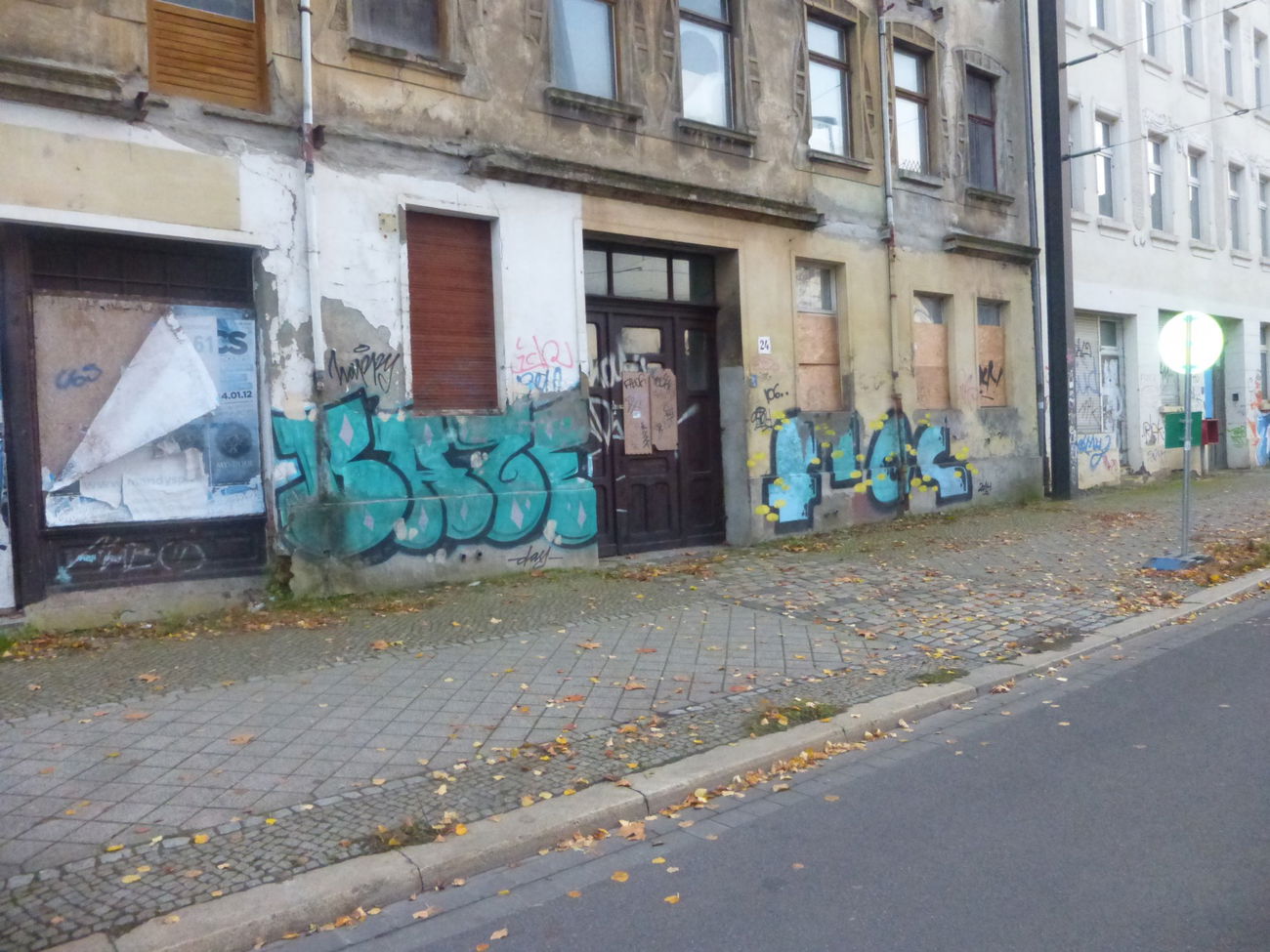 Graffiti Bombing in Magdeburg - Photo by Candyflip - baze, flos, oo (2014)