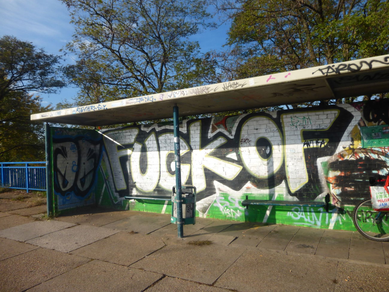 Graffiti Bombing in Magdeburg - Photo by Candyflip - oo, ohoh, caps