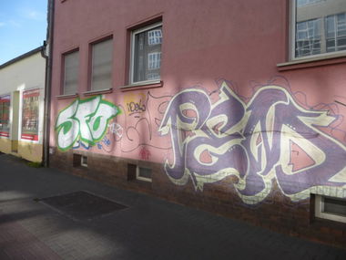 Graffiti Bombing in Magdeburg - Photo by Candyflip - sfo, fem