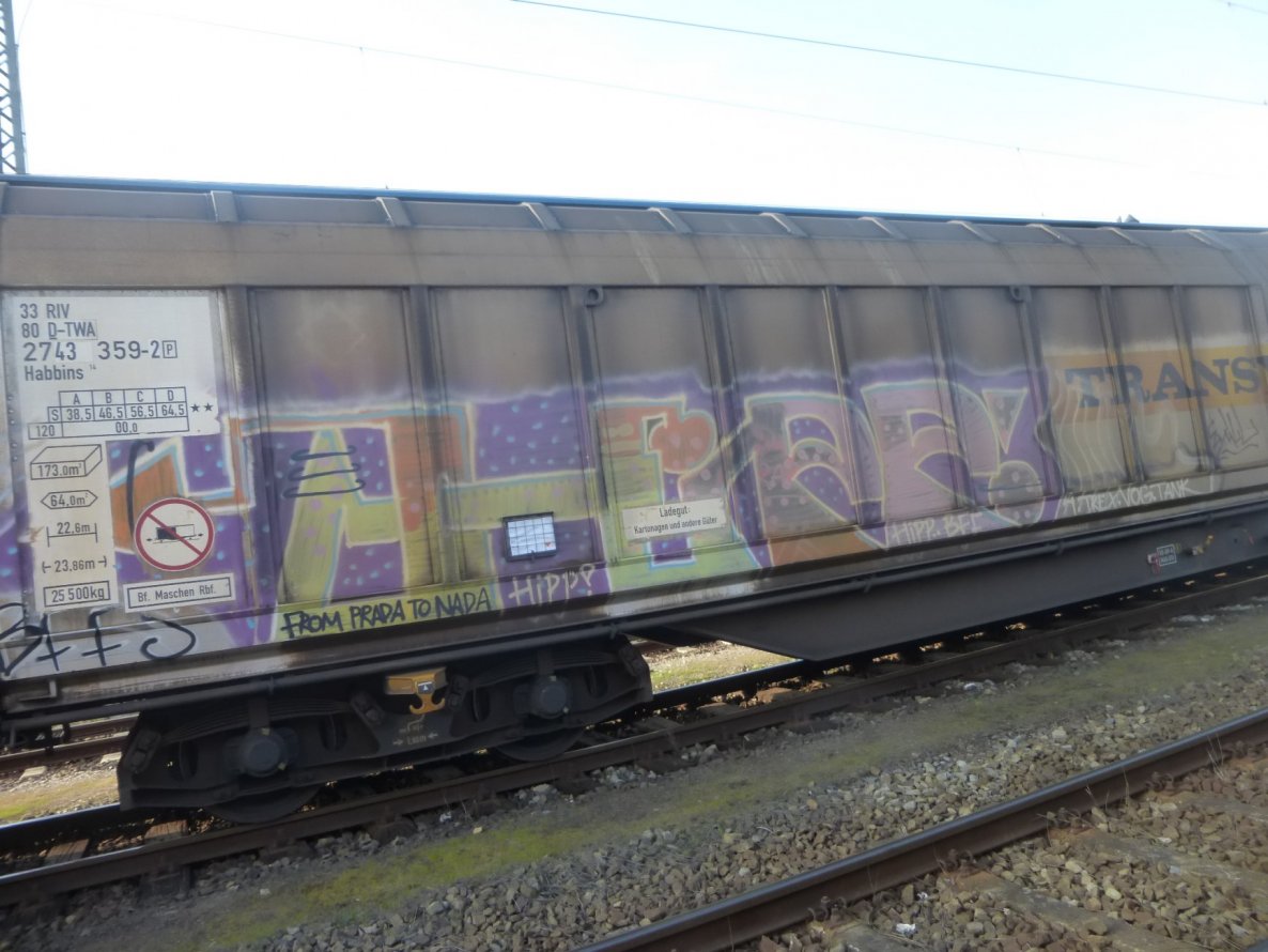 Graffiti Train - Photo by Candyflip - hipp