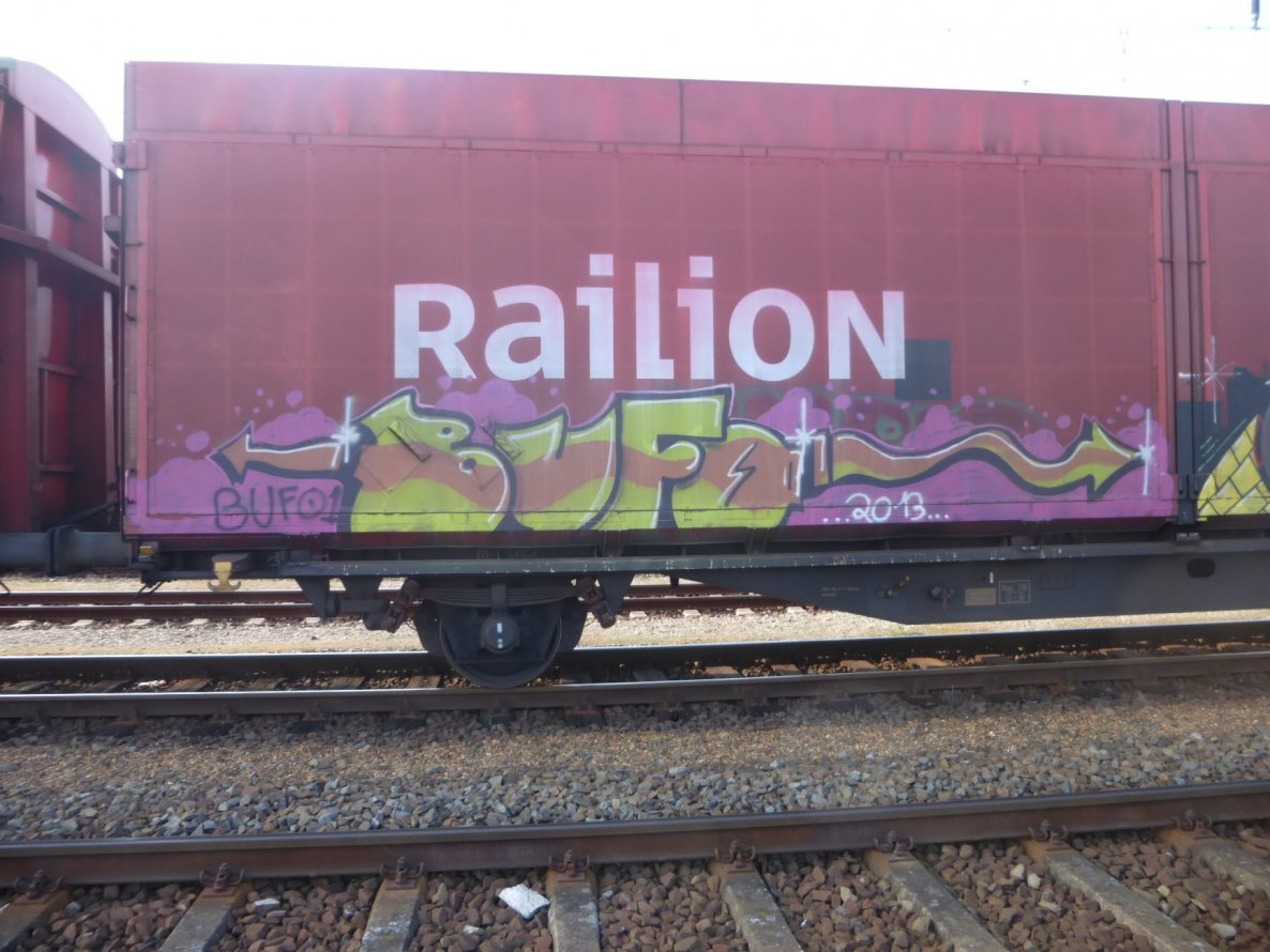 Graffiti Train - Photo by Candyflip - bufo