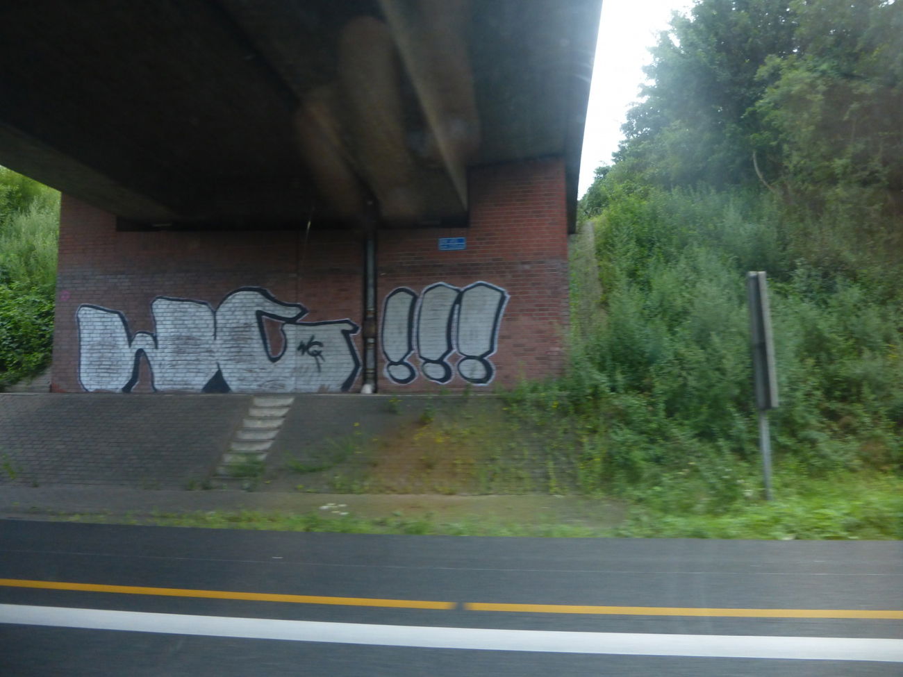 Graffiti Bombing in Hannover - Photo by Candyflip - wc