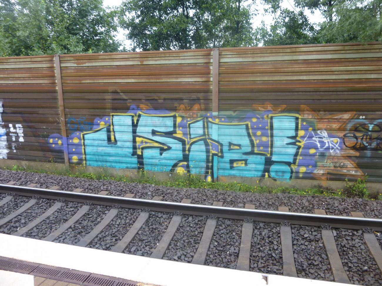 Graffiti Bombing in Deutschland - Photo by Candyflip - usib
