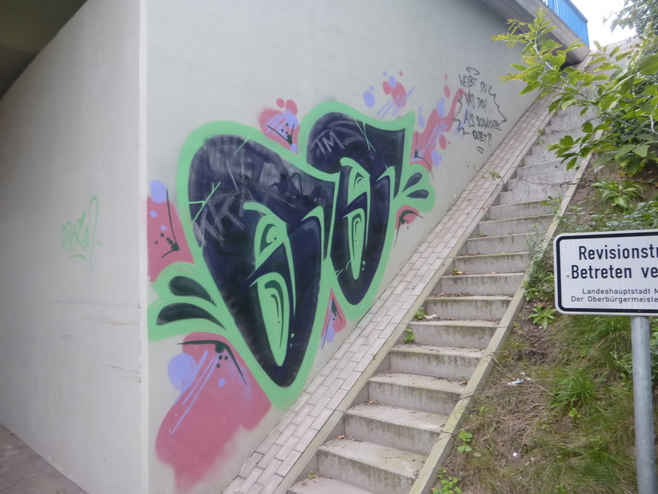 Graffiti Bombing in Magdeburg - Photo by Candyflip - oo, ohoh