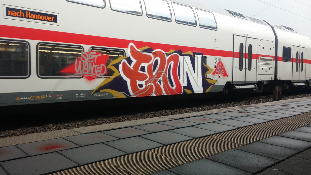 Graffiti Train - Photo by Candyflip