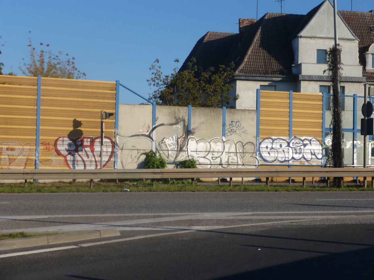 Graffiti Bombing in Magdeburg - Photo by Candyflip - süd, sued, oo
