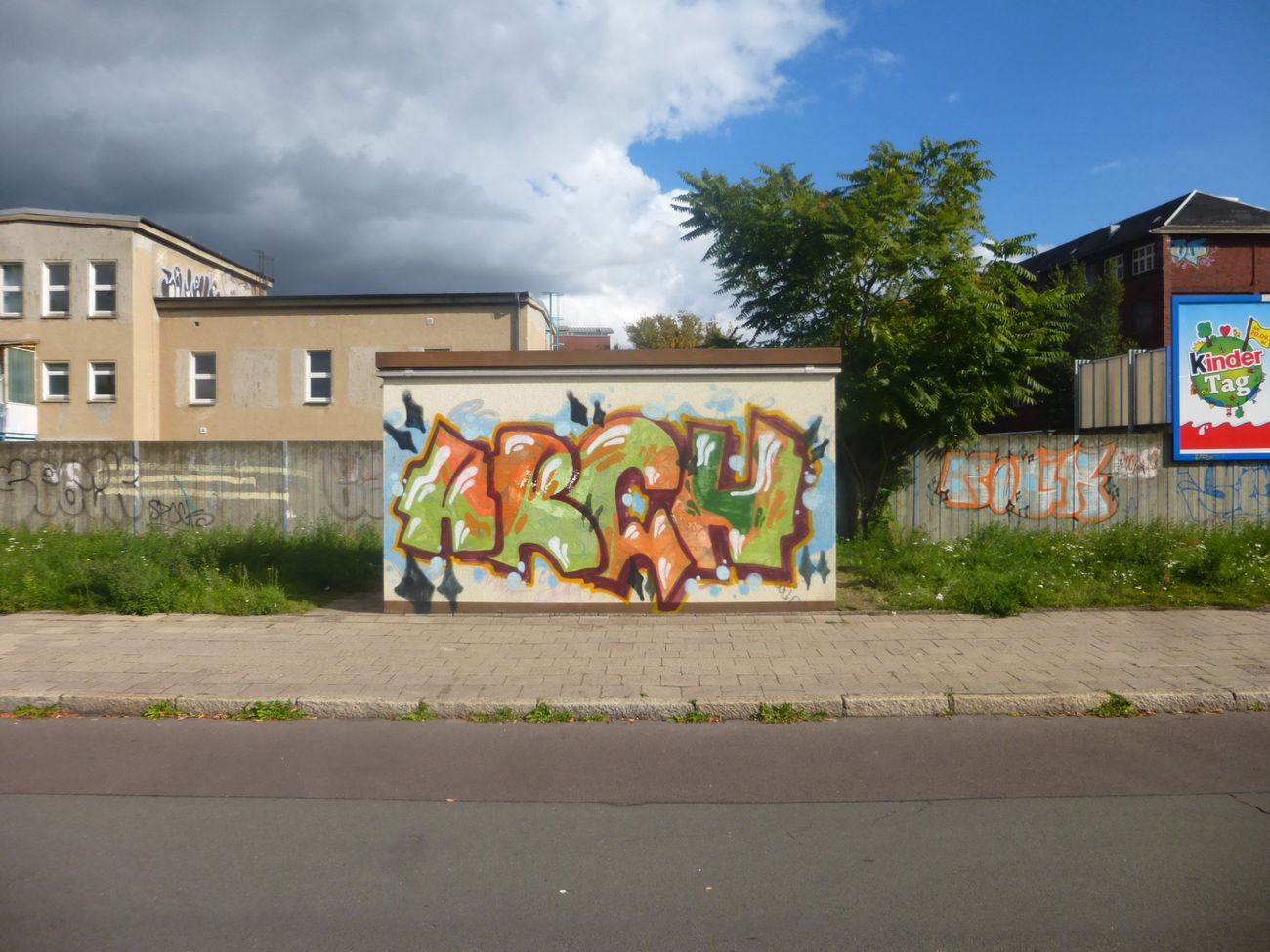 Graffiti Bombing in Magdeburg - Photo by Candyflip - arch, süd