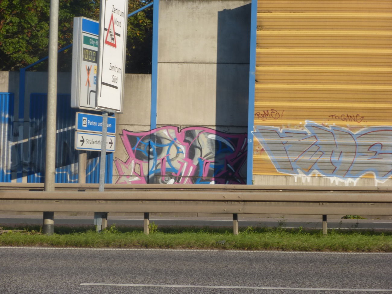 Graffiti Bombing in Magdeburg - Photo by Candyflip - oo, ohoh