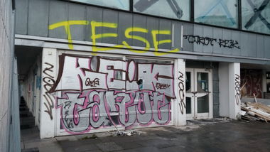 Graffiti Bombing - Photo by Candyflip