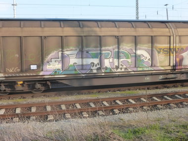 Graffiti Train - Photo by Candyflip - hipp