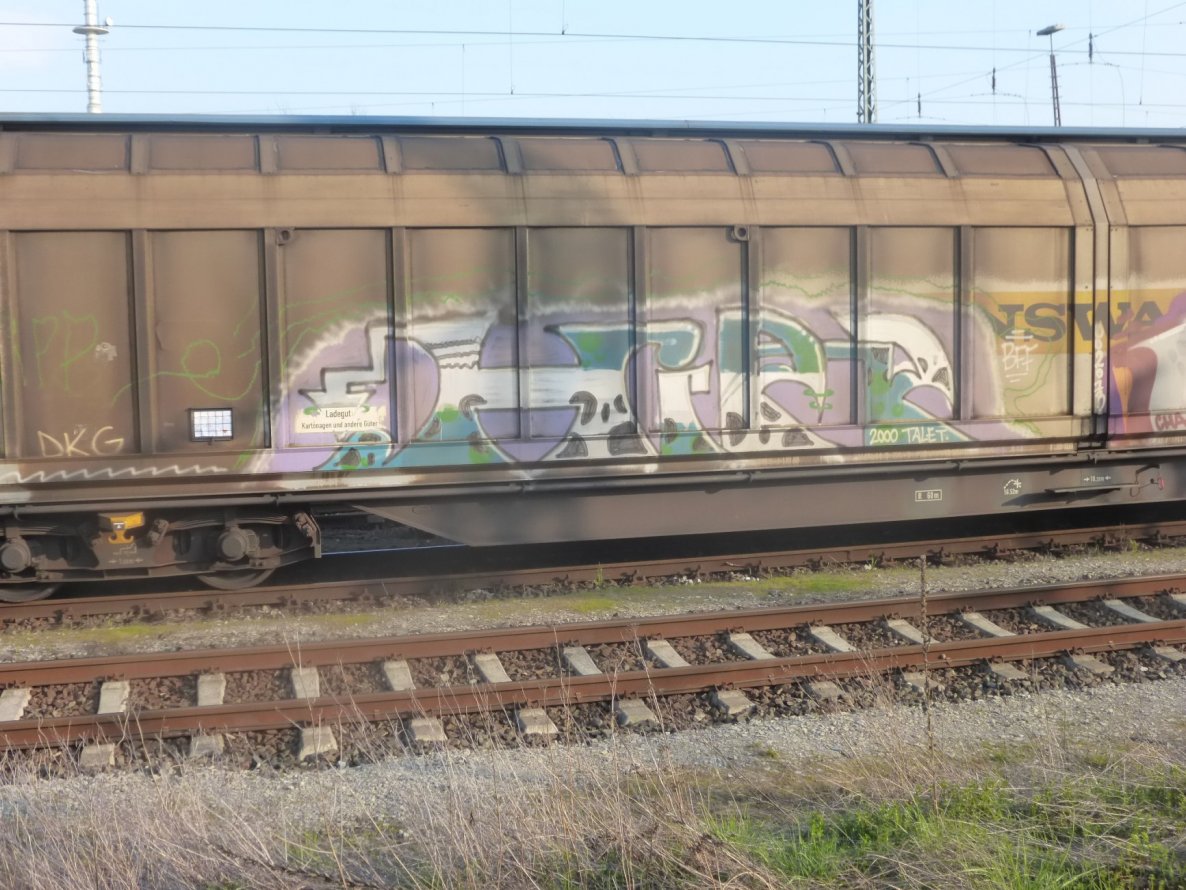 Graffiti Train - Photo by Candyflip - hipp