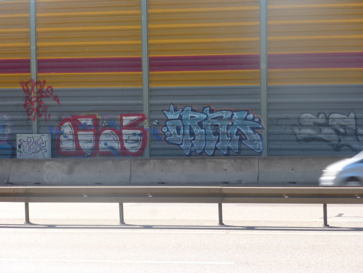 Graffiti Bombing in Magdeburg - Photo by Candyflip - idol, örak