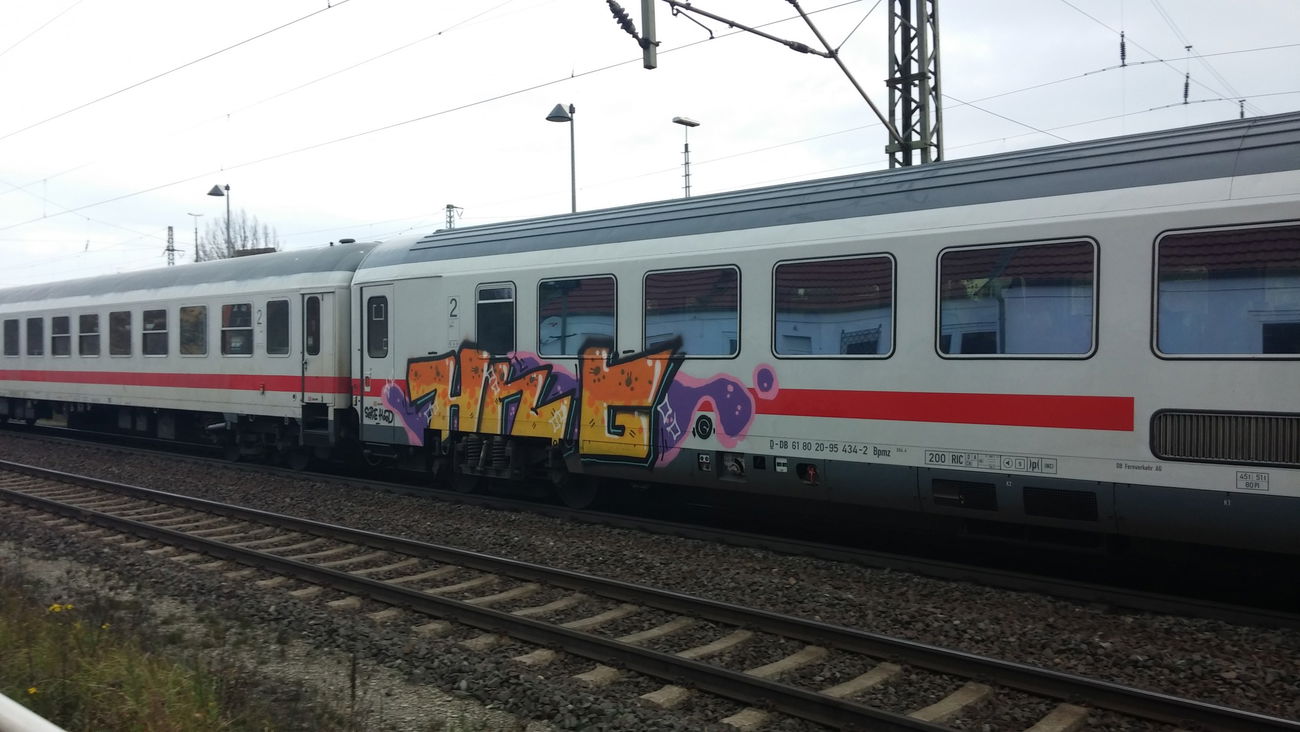 Graffiti Train - Photo by Candyflip - hng, serie, hood (2015)