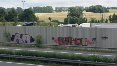 Graffiti Bombing in Deutschland - Photo by Candyflip - ra, ra, crew