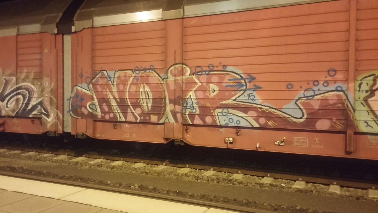 Graffiti Train - Photo by Candyflip