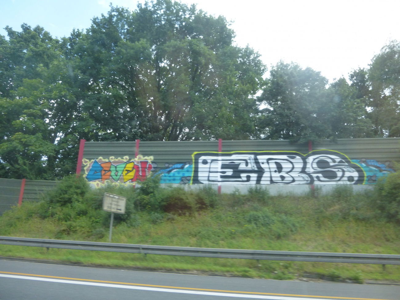 Graffiti Bombing in Hannover - Photo by Candyflip - ebs