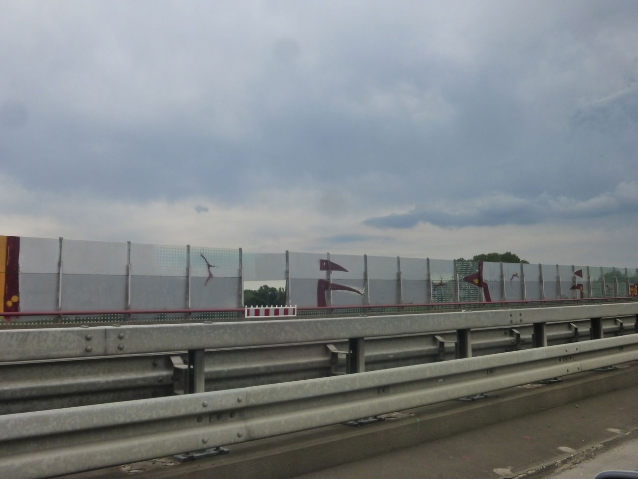 Graffiti Bombing in Braunschweig - Photo by Candyflip - ra, ra, crew