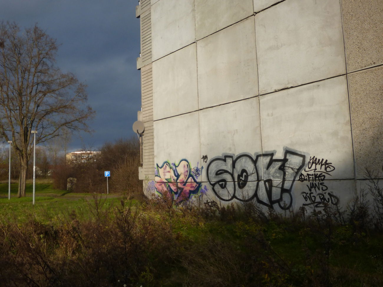 Graffiti Bombing - Photo by Candyflip - 24, sok, waro