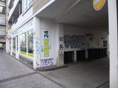 Graffiti Bombing in Braunschweig - Photo by Candyflip - tape, braunschweig