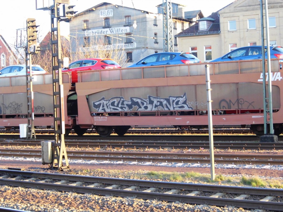 Graffiti Train - Photo by Candyflip - ash, bens