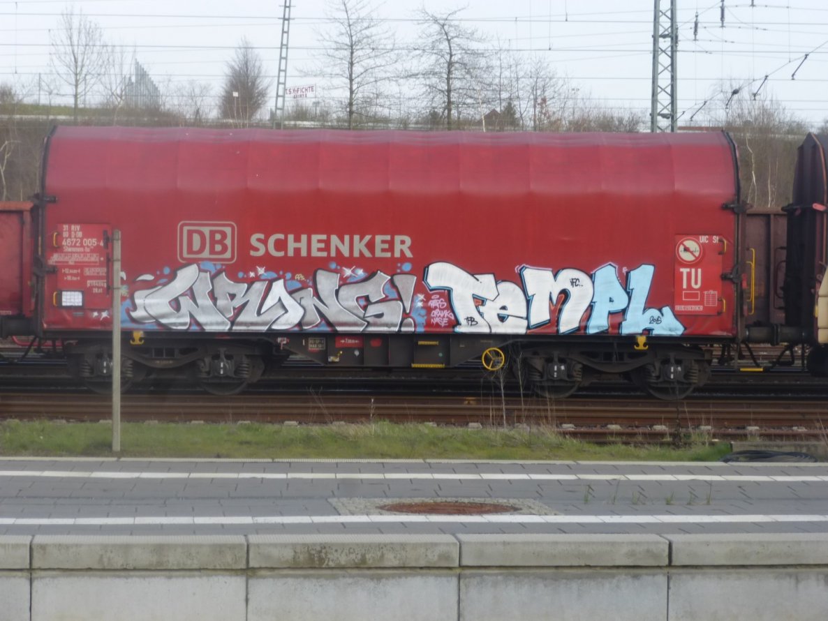 Graffiti Train - Photo by Candyflip - wrong, pempl