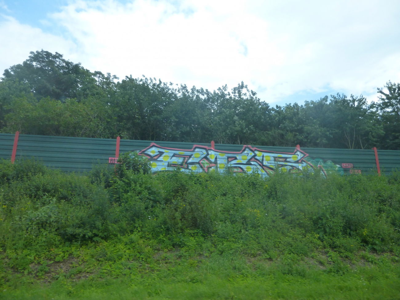 Graffiti Bombing in Hannover - Photo by Candyflip - ebs