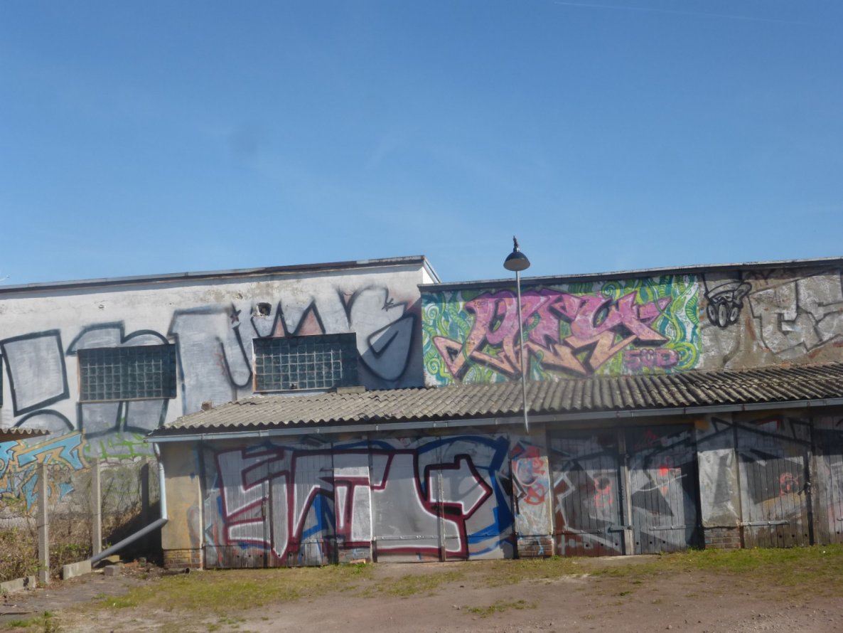 Graffiti Bombing in Magdeburg - Photo by Candyflip - sfo, pley
