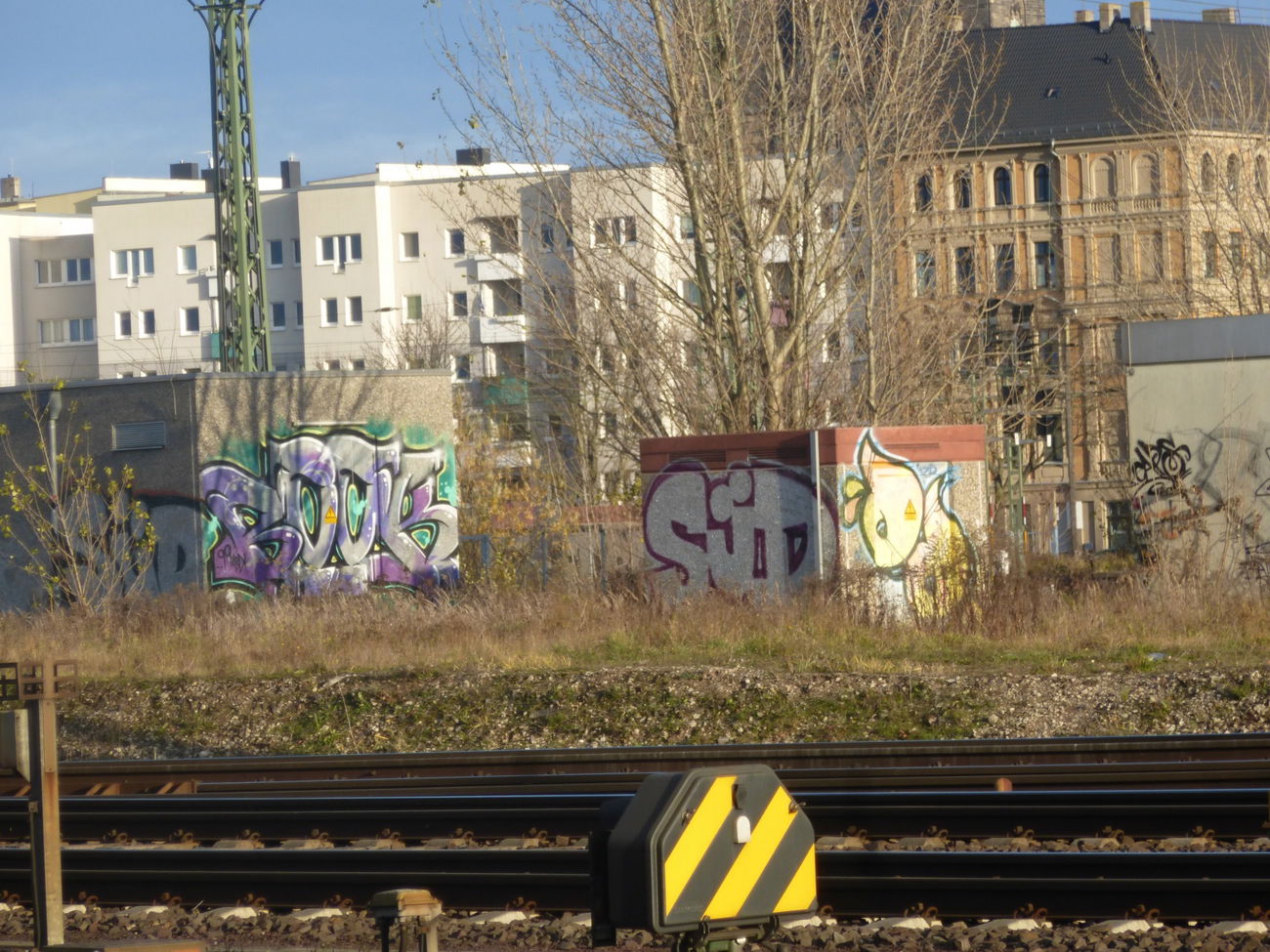 Graffiti Bombing in Magdeburg - Photo by Candyflip - süd, sued, book´