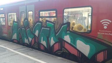Graffiti Train - Photo by Candyflip