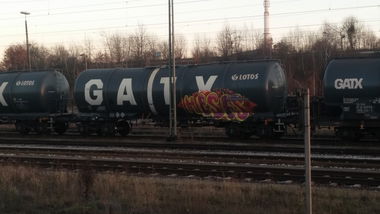 Graffiti Train - Photo by Candyflip - hesie