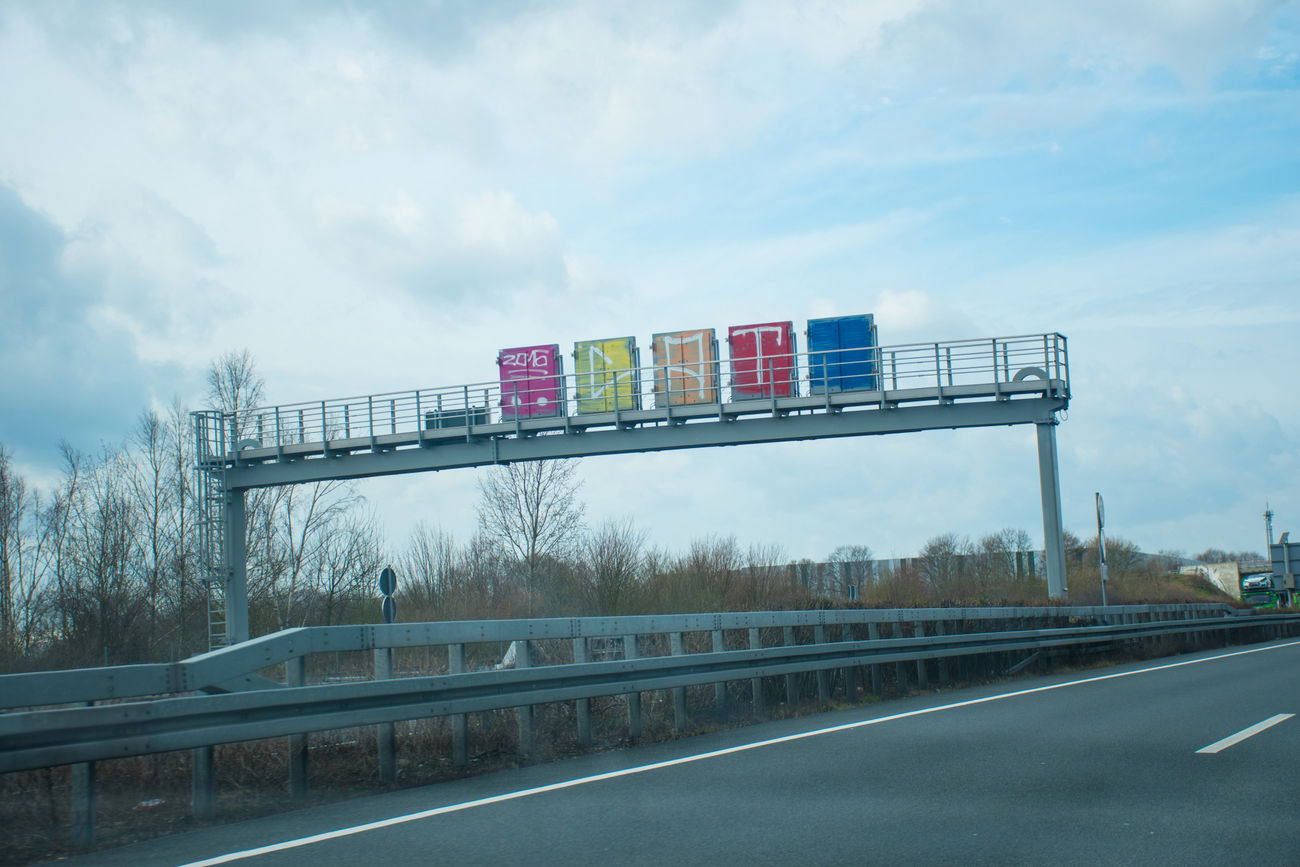 Graffiti Bombing in Hannover - Photo by Candyflip - cat