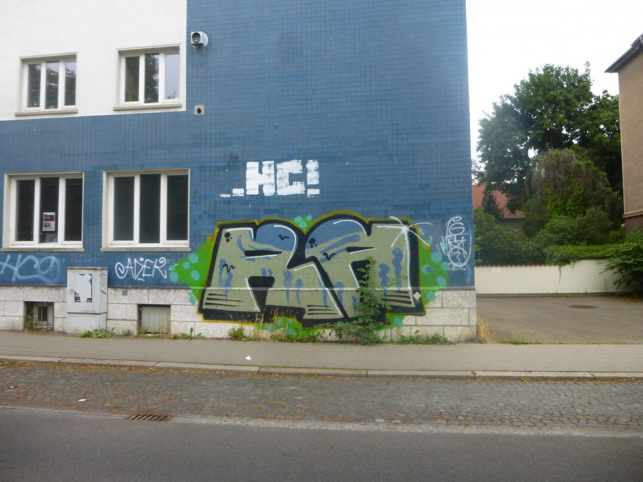 Graffiti Bombing in Braunschweig - Photo by Candyflip - ra, ra, crew