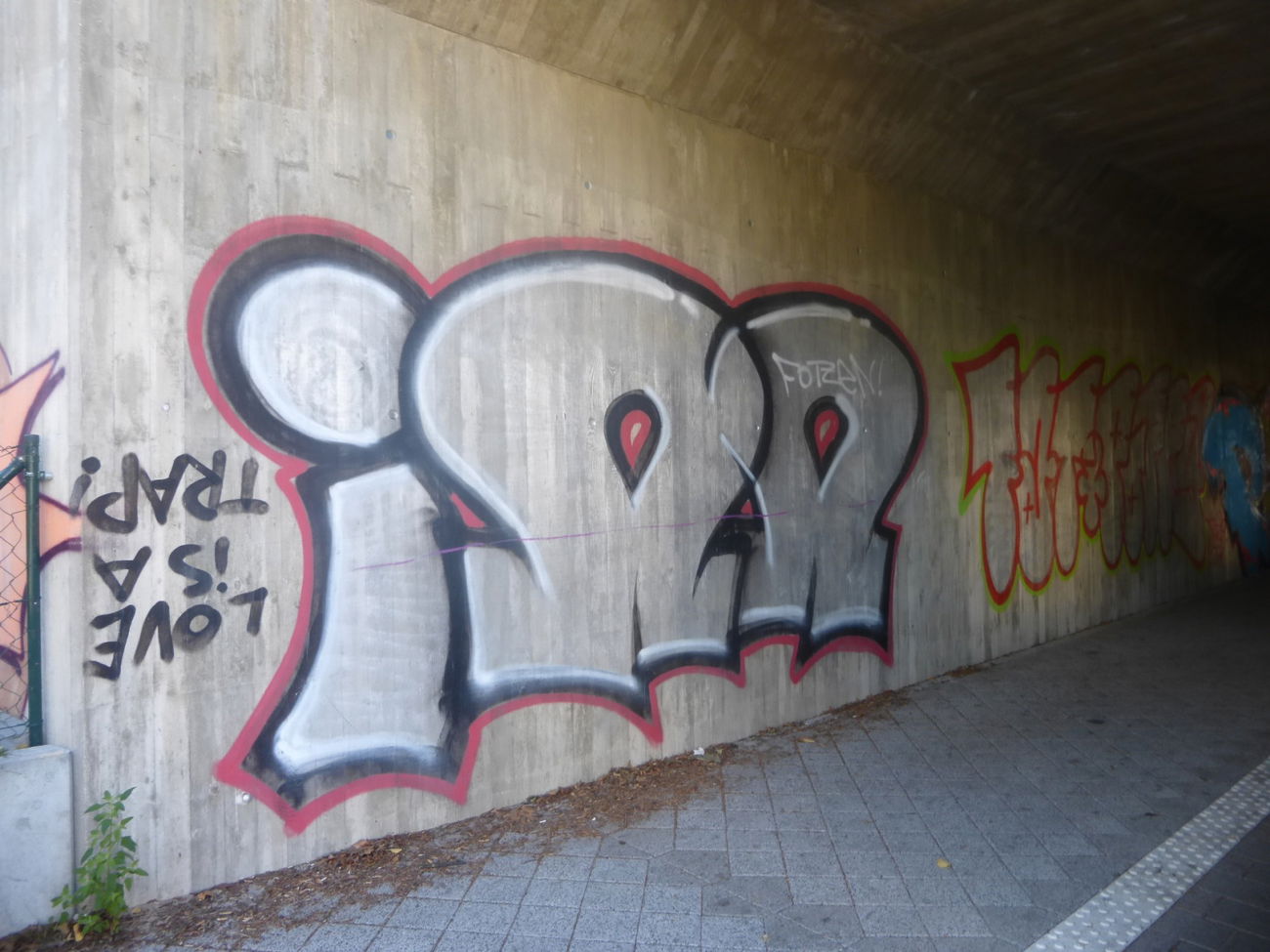 Graffiti Bombing in Magdeburg - Photo by Candyflip - oo, ohoh