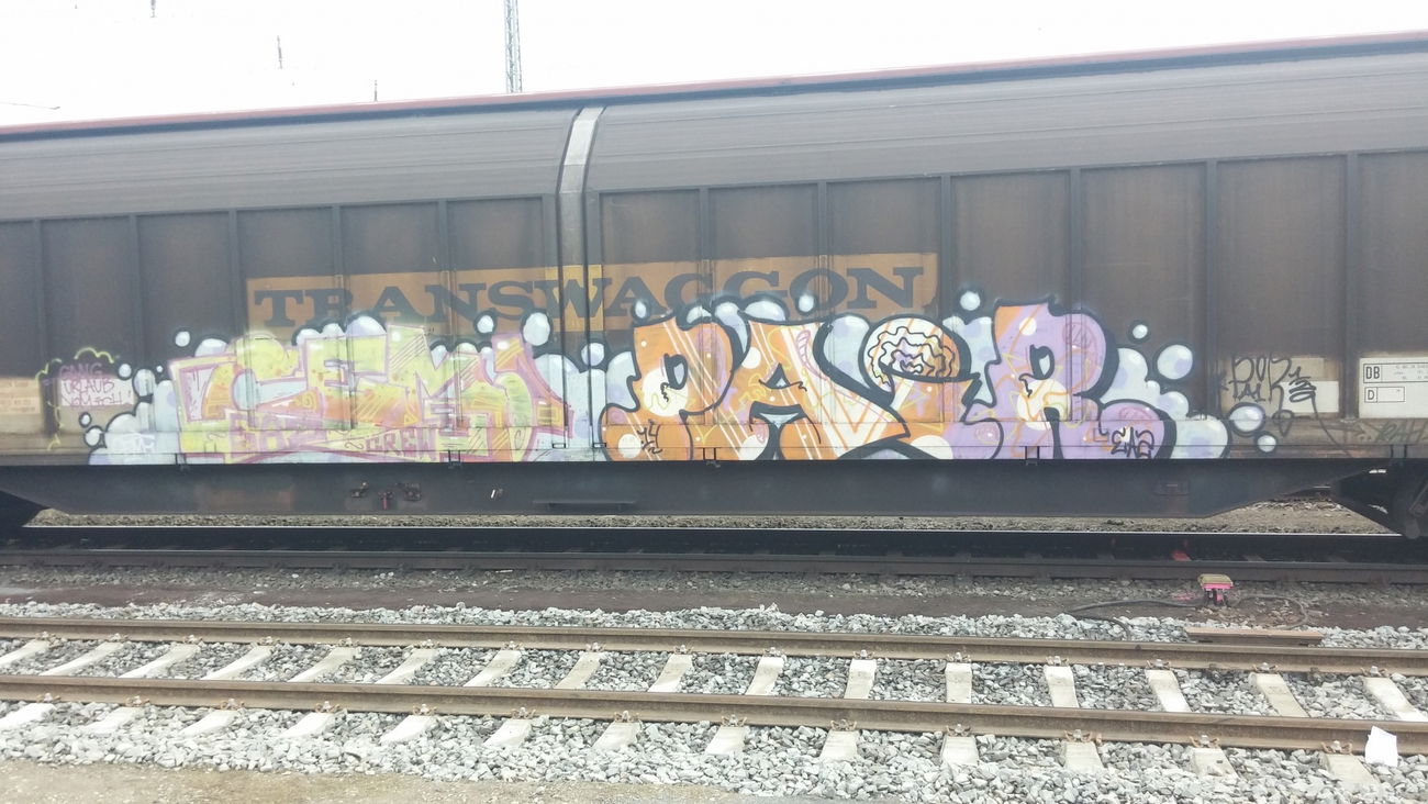 Graffiti Train - Photo by Candyflip - pair