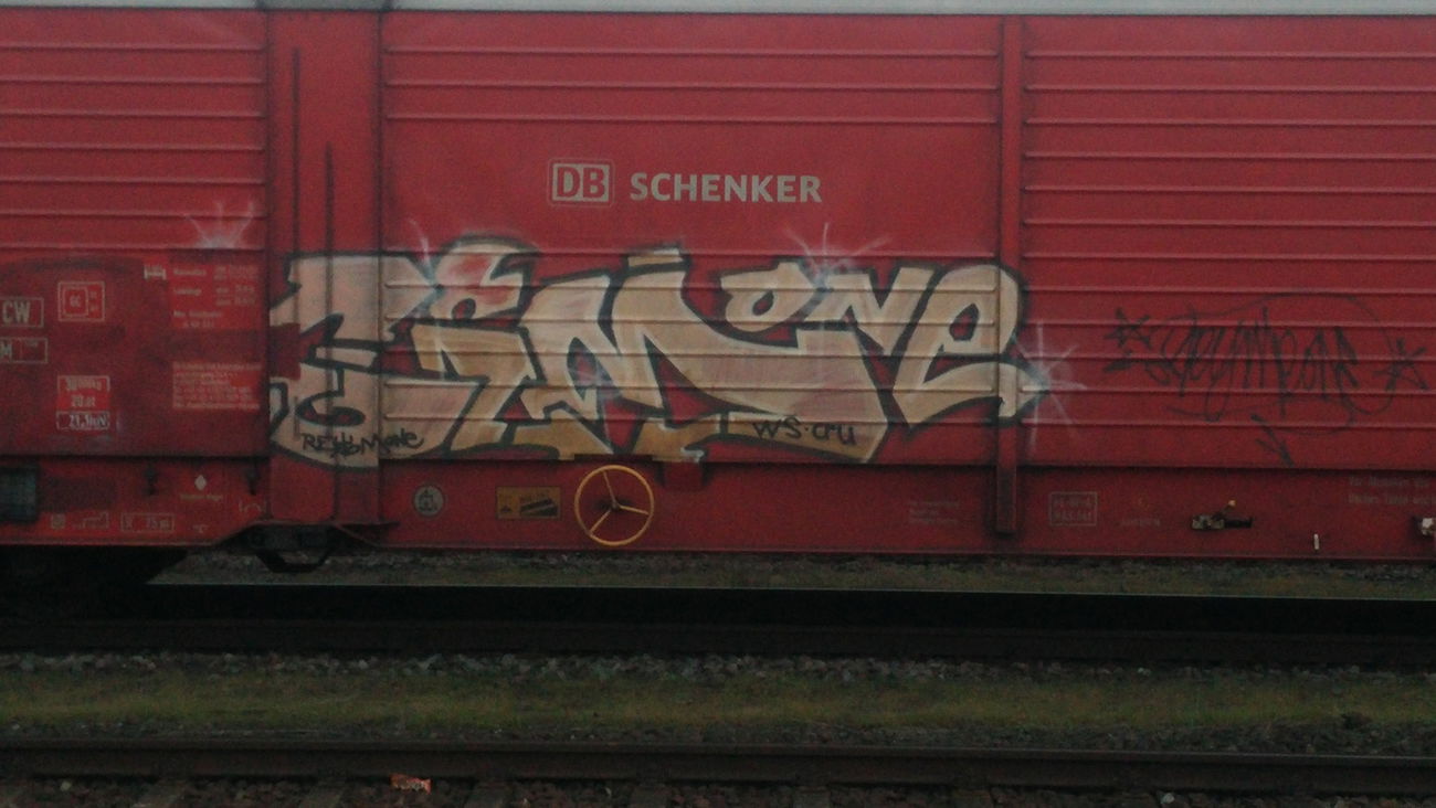 Graffiti Train - Photo by Candyflip