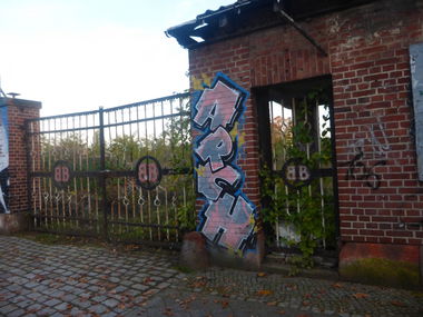 Graffiti Bombing in Magdeburg - Photo by Candyflip - arch, magdeburg