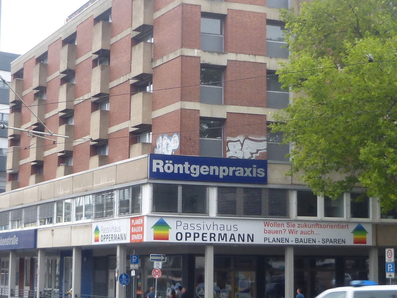 Graffiti Bombing in Braunschweig - Photo by Candyflip - bf.dq