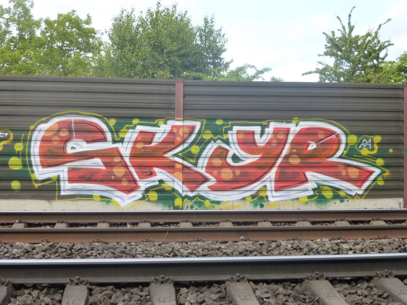 Graffiti Bombing - Photo by Candyflip - skyr (2015)