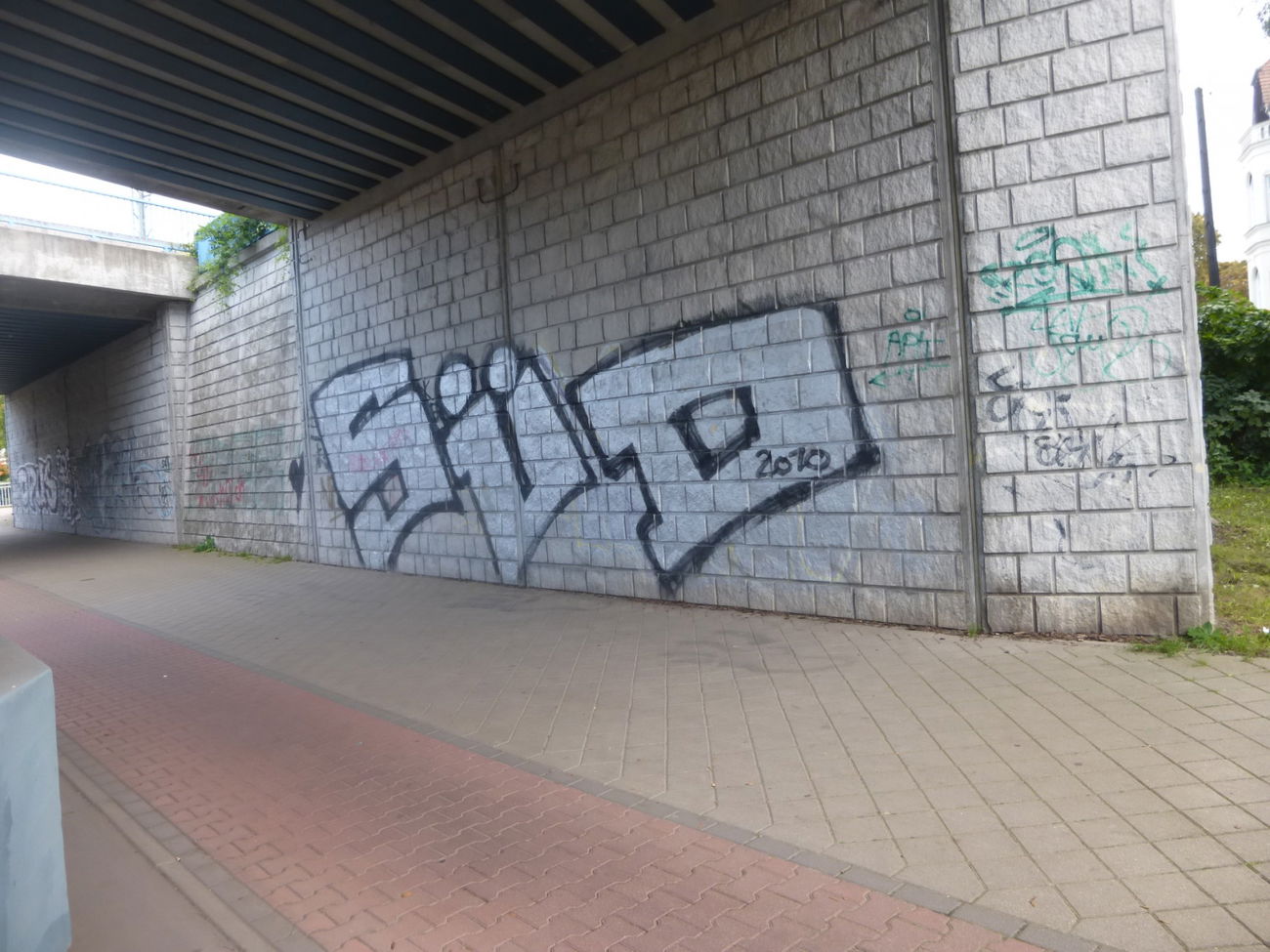 Graffiti Bombing in Magdeburg - Photo by Candyflip - süd, sued (2010)
